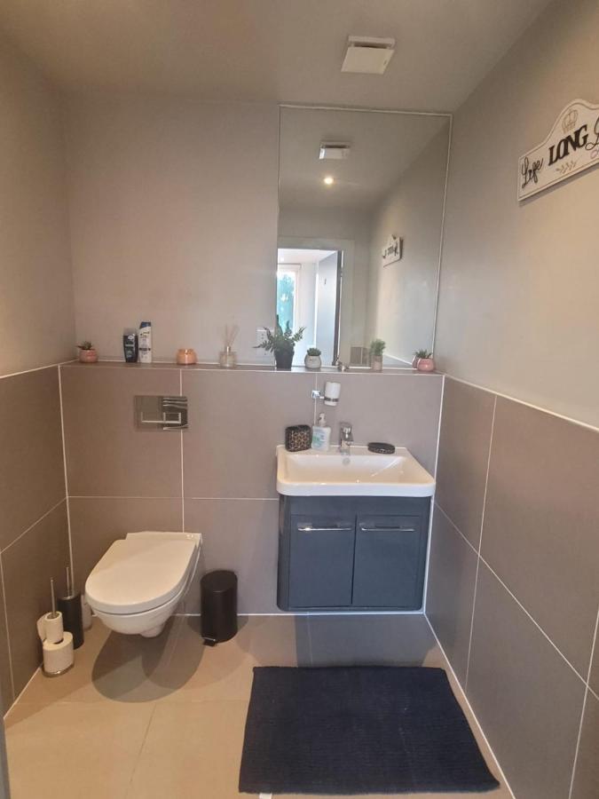 Amazing London 1 Bedroom Flat In Astral House As18 Norbury  Exteriör bild