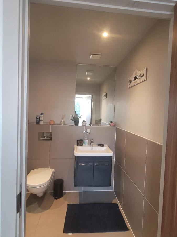 Amazing London 1 Bedroom Flat In Astral House As18 Norbury  Exteriör bild